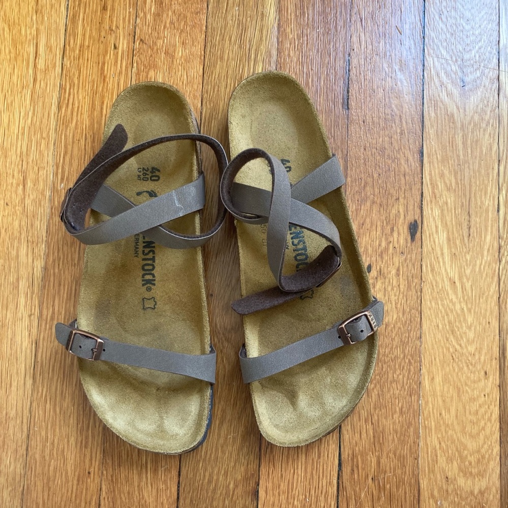 BIRKENSTOCK Daloa sandals, Euro size 40, US size 9, excellent condition